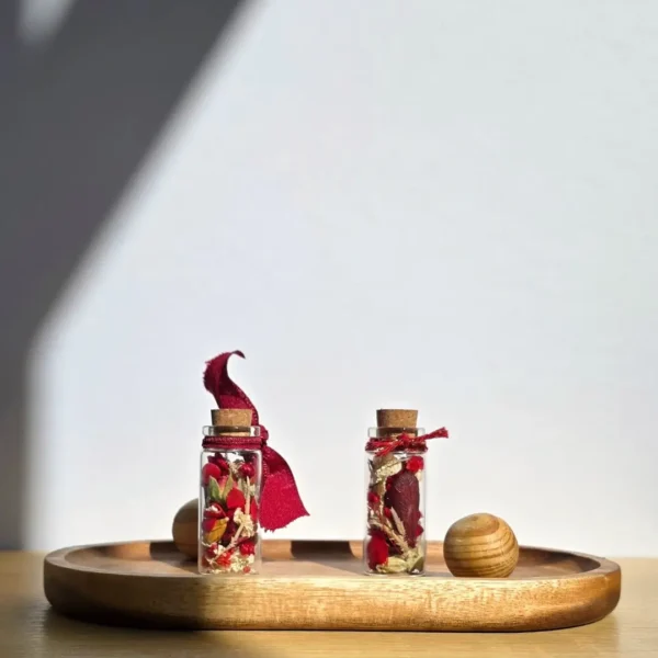 Mini Botella decorativa con flores secas y preservadas de LoRa BalBora.