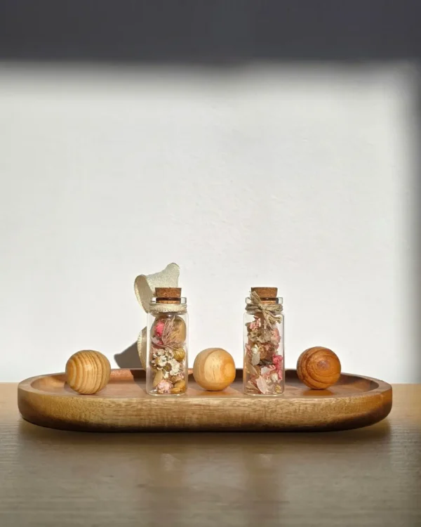 Mini Botella decorativa con flores secas y preservadas de LoRa BalBora.
