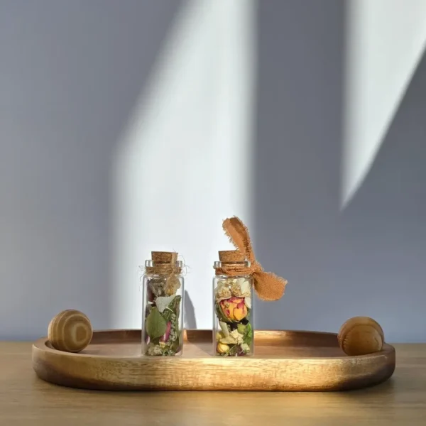 Mini Botella decorativa con flores secas y preservadas de LoRa BalBora.